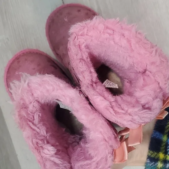 Ugg Australia Kids Bailey Bow Pink Barbie Moon &amp; star leather boots shoes sz 8