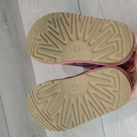Ugg Australia Kids Bailey Bow Pink Barbie Moon &amp; star leather boots shoes sz 8