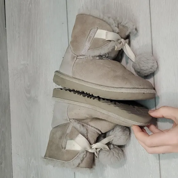 Ugg Australia Kids Girls Gita Pom Pom Leather Sheepskin Boots shoes sz 11