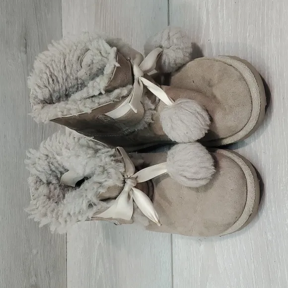 Ugg Australia Kids Girls Gita Pom Pom Leather Sheepskin Boots shoes sz 11