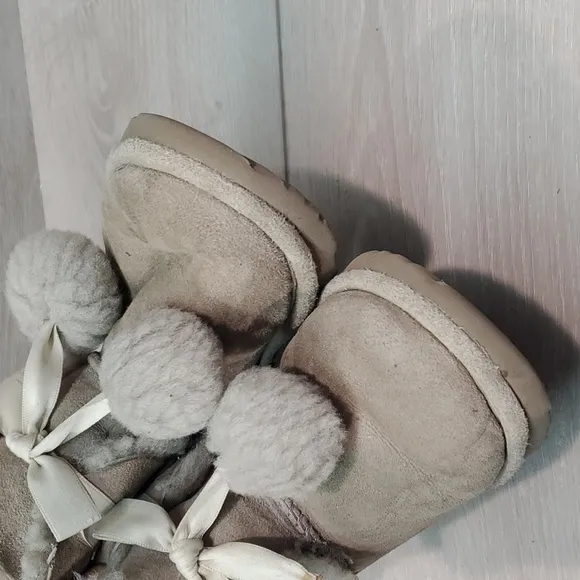 Ugg Australia Kids Girls Gita Pom Pom Leather Sheepskin Boots shoes sz 11