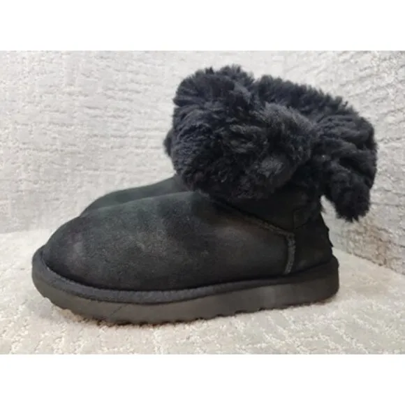 Ugg Bailey Button II 1016226 Women's Size 6 Black Suede Fur Lined Warm Boots
