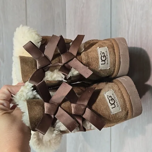 Ugg Big Girl Kids 3280K Ankle Leather Bow boots shoes sz 3