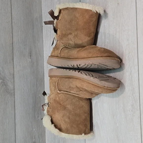 Ugg Big Girl Kids 3280K Ankle Leather Bow boots shoes sz 3
