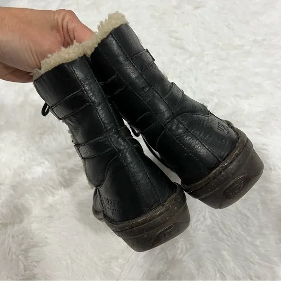 UGG Caspia Sheepskin Lined Leather Ankle Boots Size 8