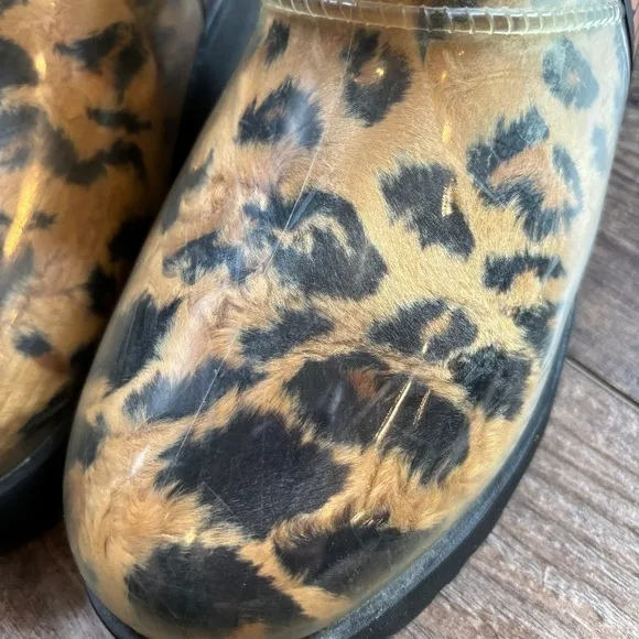 UGG Classic Clear Mini Panther Rubber/Sheepskin Waterproof Boots Women's Size 6