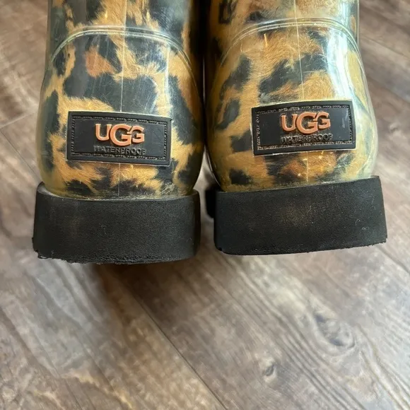 UGG Classic Clear Mini Panther Rubber/Sheepskin Waterproof Boots Women's Size 6