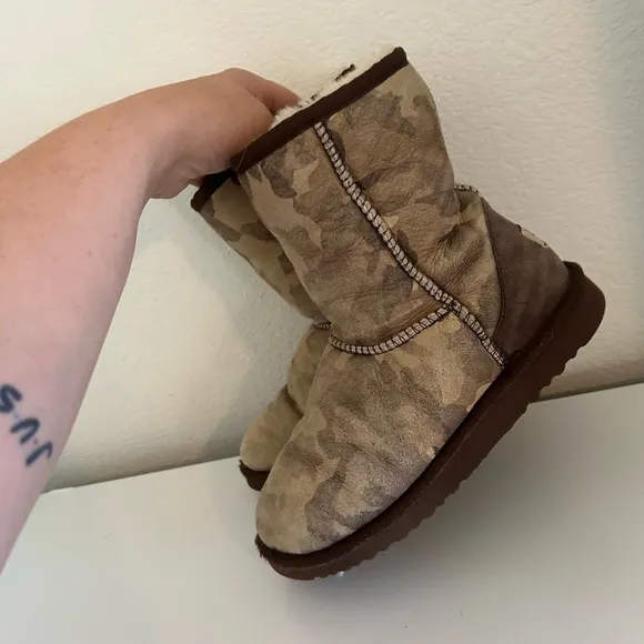 UGG Classic Short Boots Womens 5Camo Shearling Lined Shoes