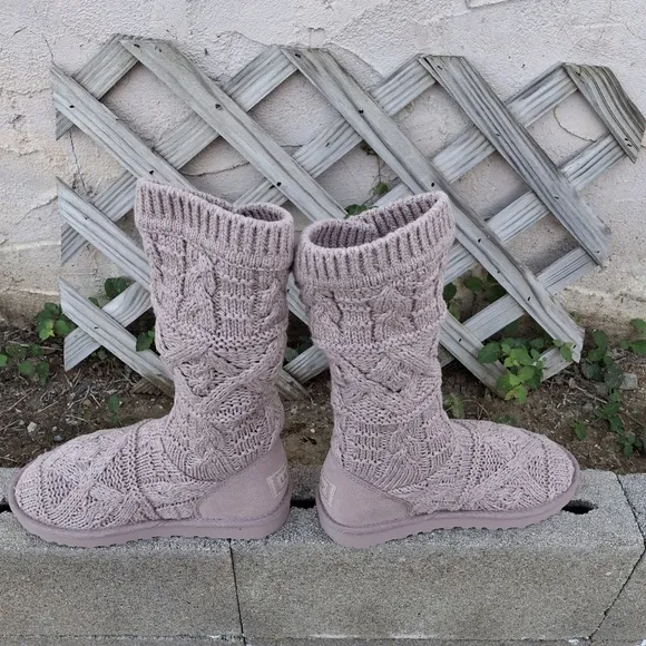 UGG Classic Tall Chunky Cable Knit Creamy White Boots  Women Size 7