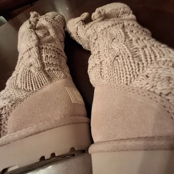 UGG Classic Tall Chunky Cable Knit Creamy White Boots  Women Size 7