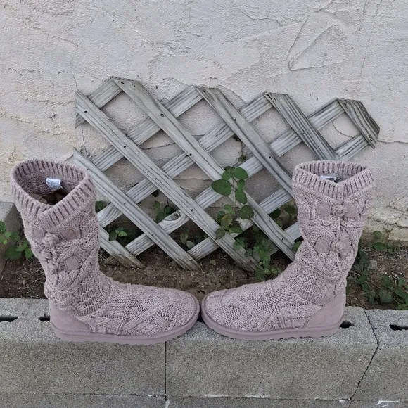 UGG Classic Tall Chunky Cable Knit Creamy White Boots  Women Size 7