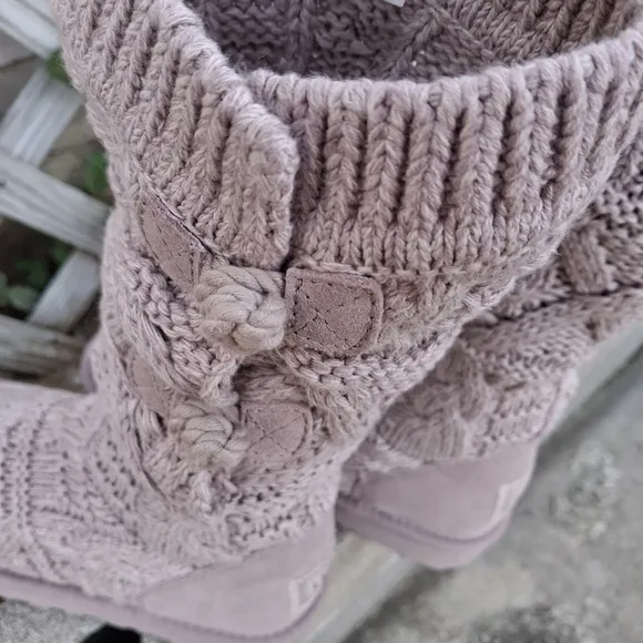 UGG Classic Tall Chunky Cable Knit Creamy White Boots  Women Size 7