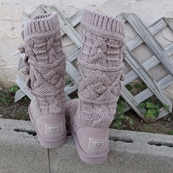 UGG Classic Tall Chunky Cable Knit Creamy White Boots  Women Size 7