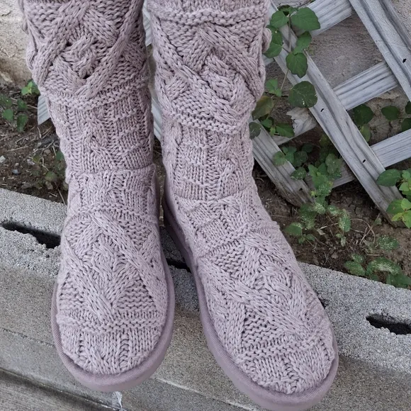 UGG Classic Tall Chunky Cable Knit Creamy White Boots  Women Size 7