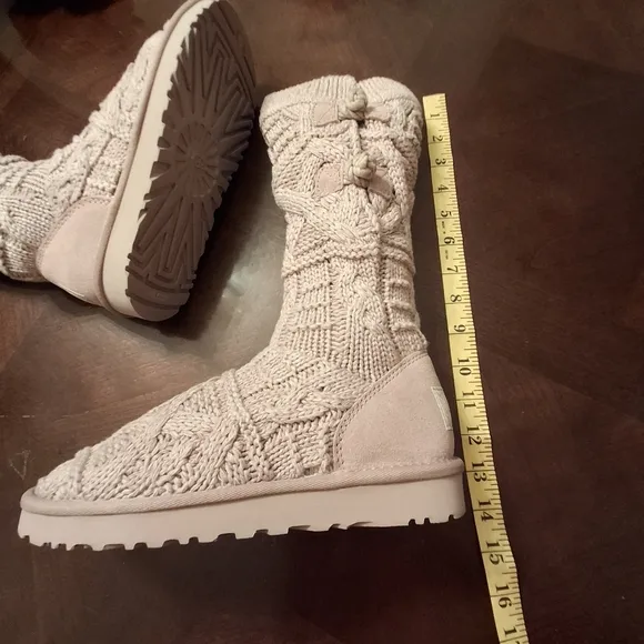UGG Classic Tall Chunky Cable Knit Creamy White Boots  Women Size 7