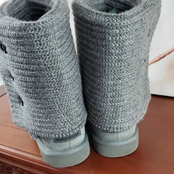 UGG Gray Winter Knit Boots Cozy Mid-Calf Design - 7