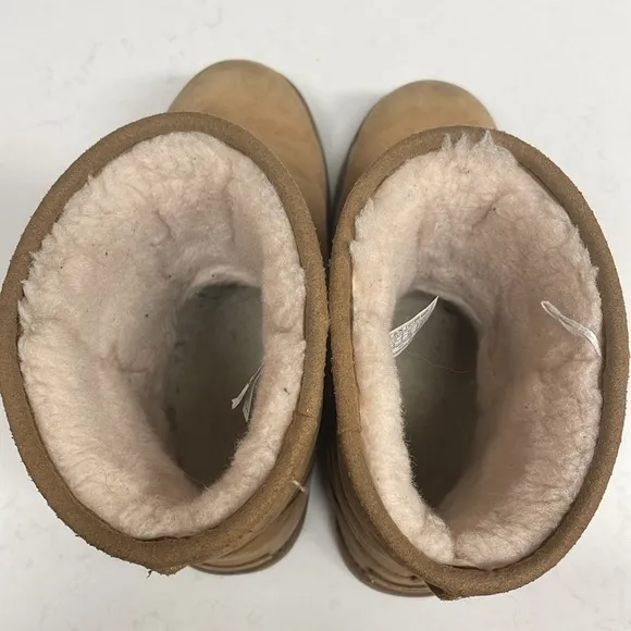 Ugg Kids Unisex Classic Weather Short Il Waterproof Boots...