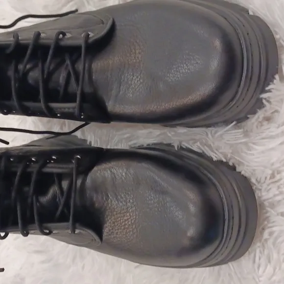 UGG Men's Ankle Lace Up Boots Vibram Soles &amp; Waterproof Black Leather