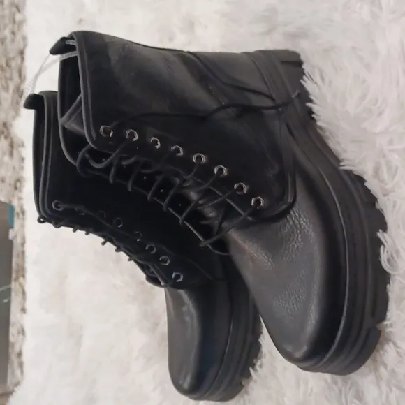 UGG Men's Ankle Lace Up Boots Vibram Soles &amp; Waterproof Black Leather