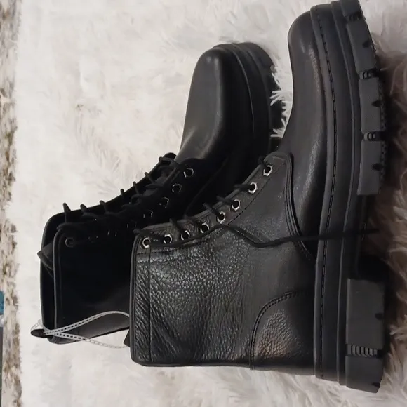 UGG Men's Ankle Lace Up Boots Vibram Soles &amp; Waterproof Black Leather