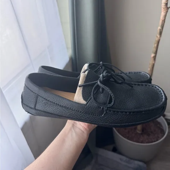 UGG Men's Black leather Loafers