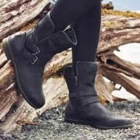 UGG Simmens Waterproof Leather  Woman Shoes Size 7