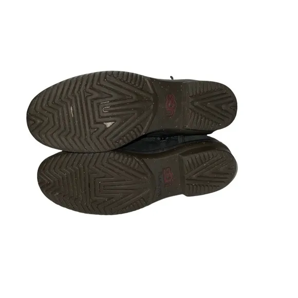 UGG Simmens Waterproof Leather  Woman Shoes Size 7