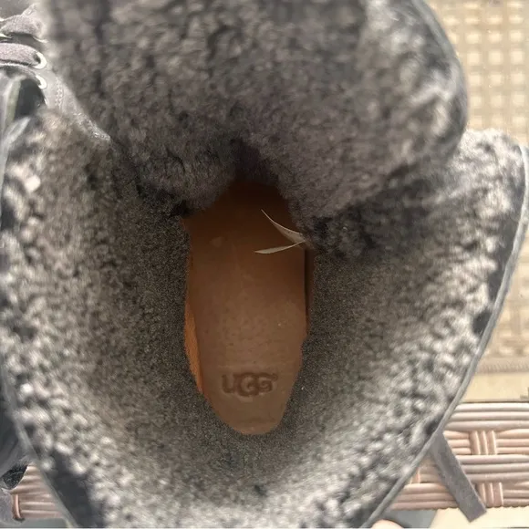UGG Starlyn Black Leather Sheepskin High Top Sneaker Boots Shoes Women Sz 7