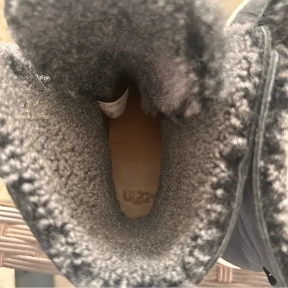 UGG Starlyn Black Leather Sheepskin High Top Sneaker Boots Shoes Women Sz 7