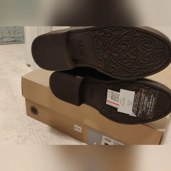UGG Waterproof Reignfall Chocolate Brown Slip on Boots sz. 5