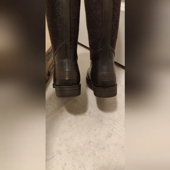 UGG Waterproof Reignfall Chocolate Brown Slip on Boots sz. 5