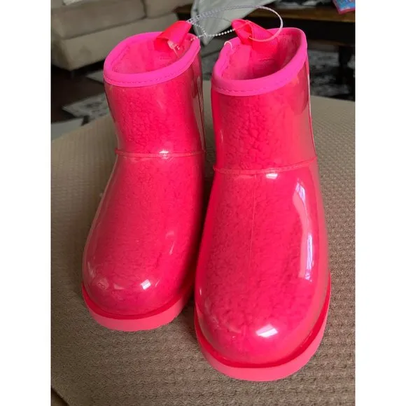 UGG Women's Classic Clear Mini Winter Boots - NWOT‎ - Size 6