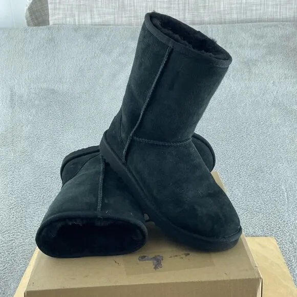UGG Women's Classic Short Ii Boot, Black, 8 NWB S198