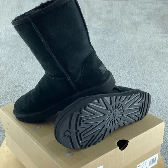 UGG Women's Classic Short Ii Boot, Black, 8 NWB S198
