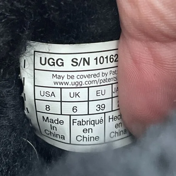 UGG Women's Classic Short Ii Boot, Black, 8 NWB S198