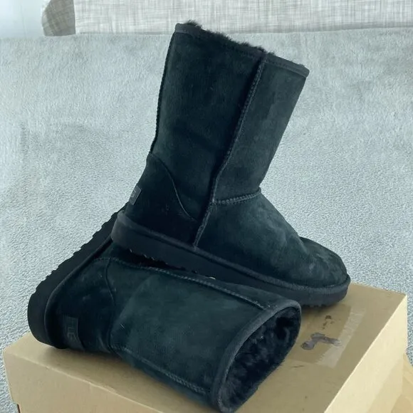 UGG Women's Classic Short Ii Boot, Black, 8 NWB S198