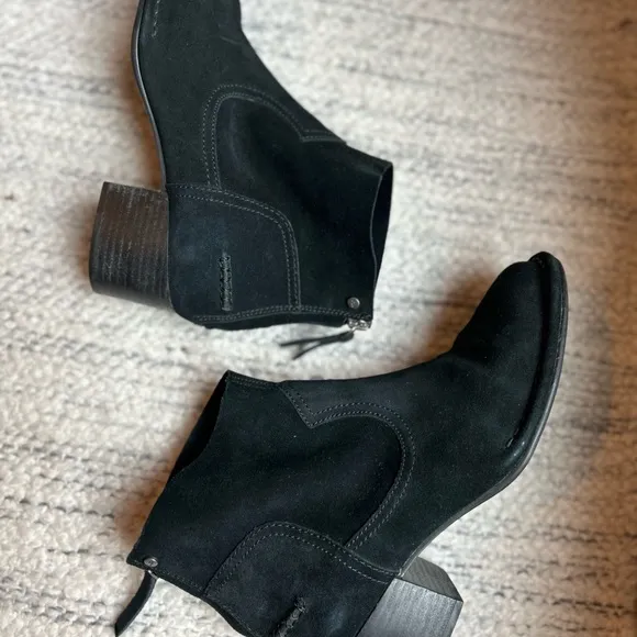 Ugg Women’s Suede Bandara Leather Zip-Up Ankle Boots Booties
