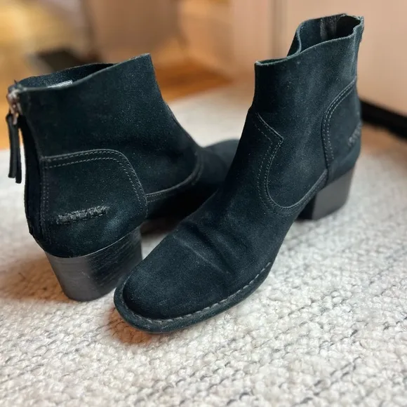 Ugg Women’s Suede Bandara Leather Zip-Up Ankle Boots Booties