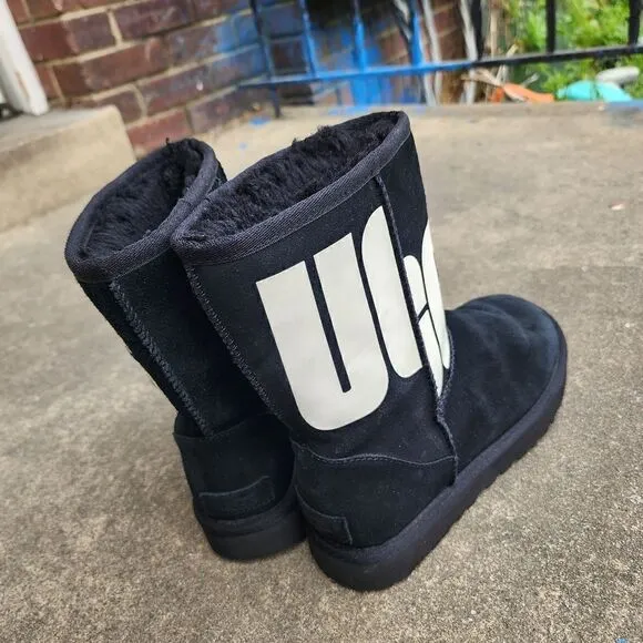 UGG BOOTS - Womens Shoes - SIZE 6