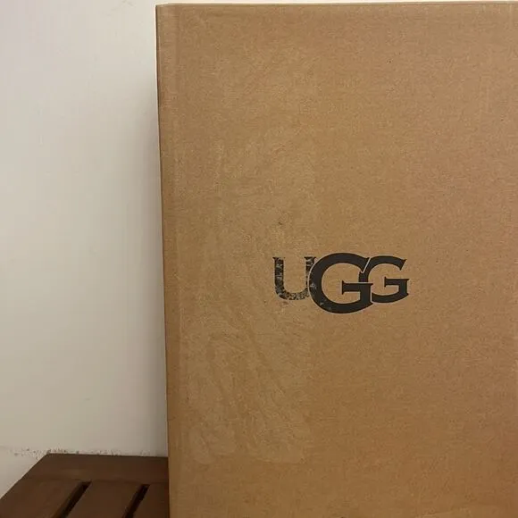 UGG Neumel II Graphic Boots Red USA Women Size 7/UK 5/EU 38