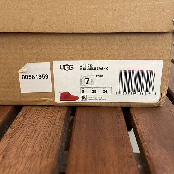 UGG Neumel II Graphic Boots Red USA Women Size 7/UK 5/EU 38