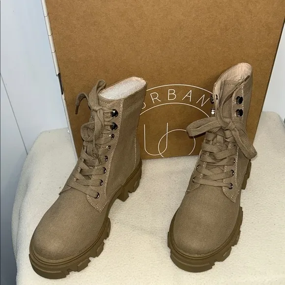 Urban Outfitters UO Nina Combat Boots (B7)