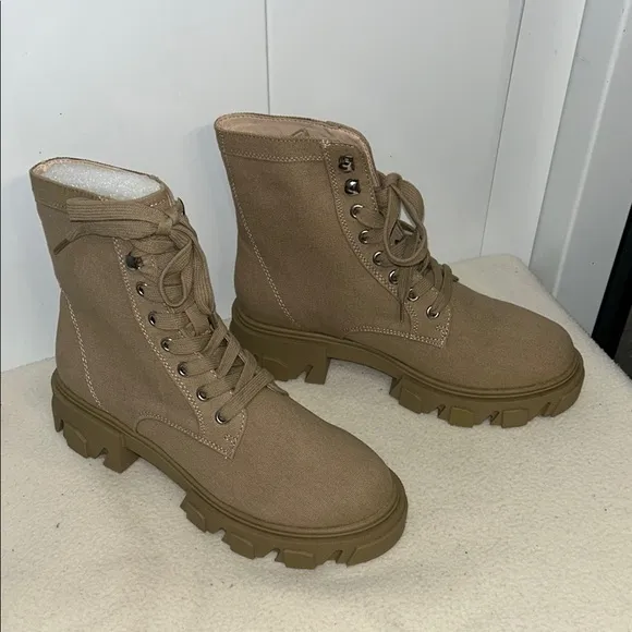 Urban Outfitters UO Nina Combat Boots (B7)