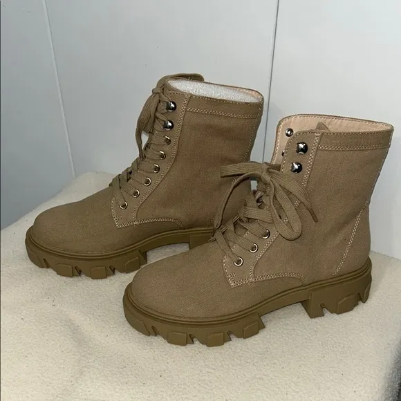 Urban Outfitters UO Nina Combat Boots (B7)