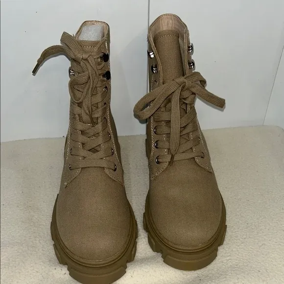 Urban Outfitters UO Nina Combat Boots (B7)
