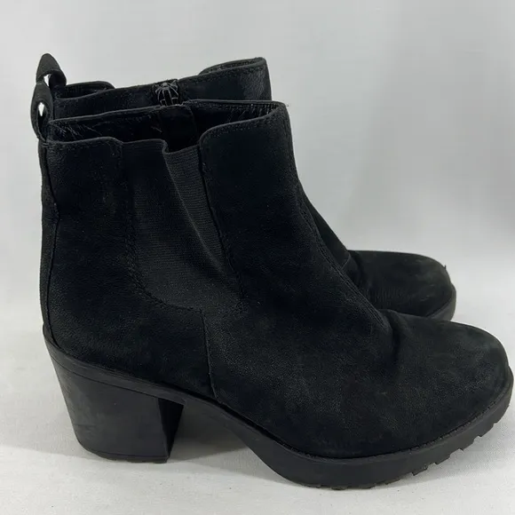 Vagabond Grace Black Nubuck chelsea Boots
