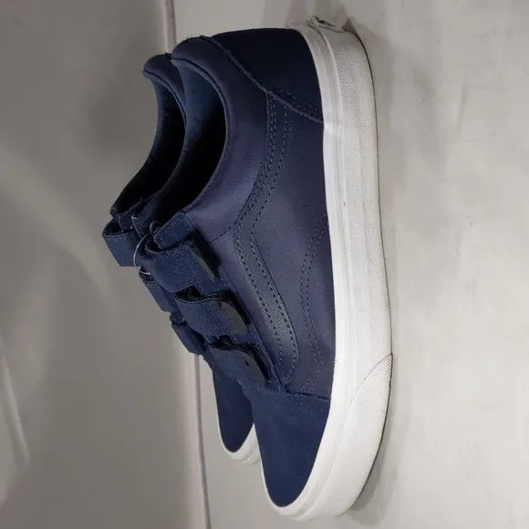 Vans, Old Skool V, men's 6/women's 7.5 dress blu Velcro shoes