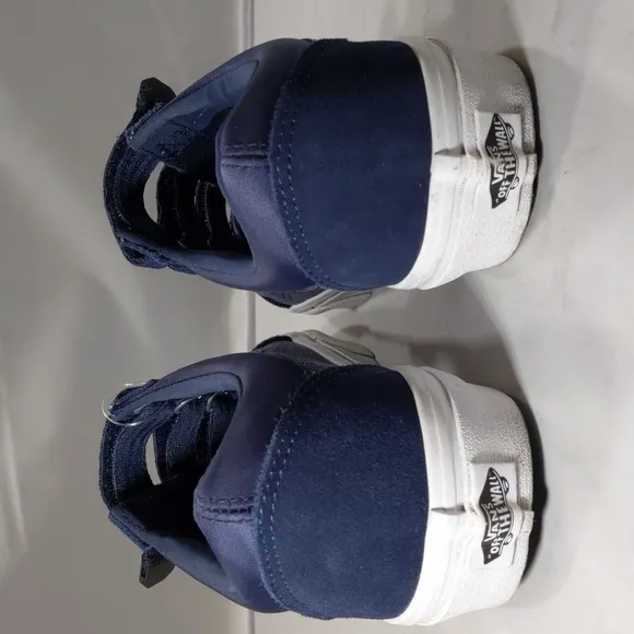 Vans, Old Skool V, men's 6/women's 7.5 dress blu Velcro shoes
