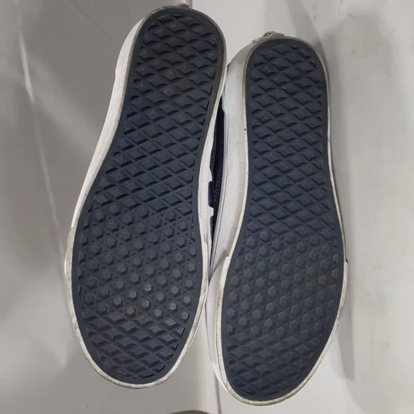 Vans, Old Skool V, men's 6/women's 7.5 dress blu Velcro shoes