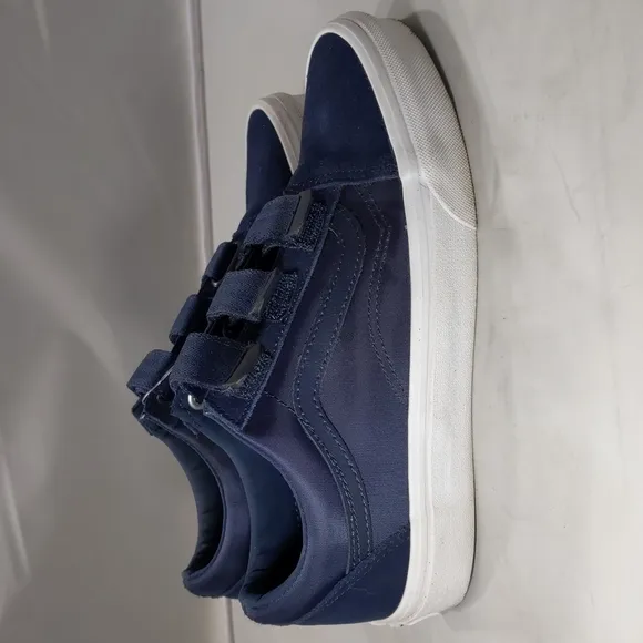 Vans, Old Skool V, men's 6/women's 7.5 dress blu Velcro shoes